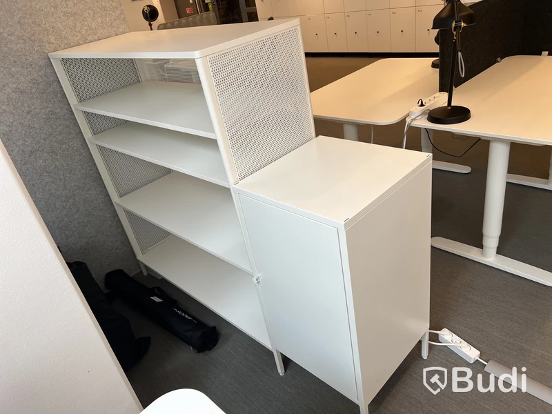 1 st Hylla bekant ikea och 1 st skåp