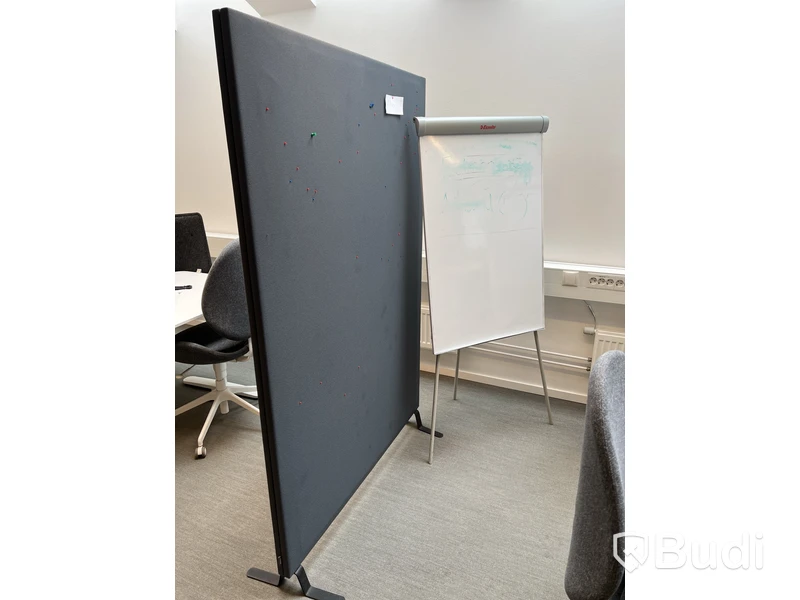 1 st golvskärm och 1 whiteboard
