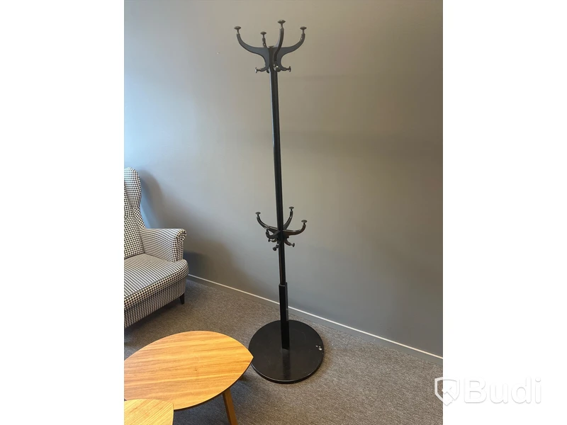 2 st. Fåtöljer, 2 st. Små bord samt tamburmajor