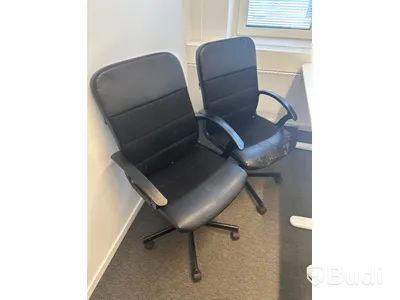8 st. Höj och sänkbara skrivbord samt 7 st. Kontorsstolar