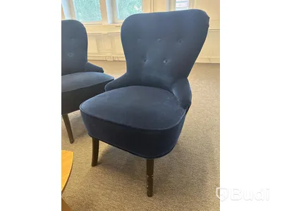 2 st. Fåtöljer samt 2 st. Små bord