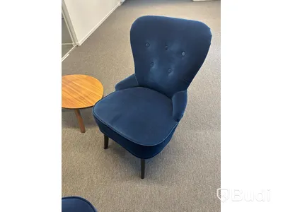 2 st. Fåtöljer samt 2 st. Små bord
