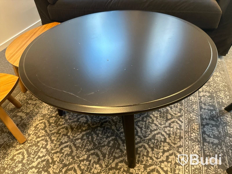 Loungegrupp med 2 st. Soffor, fåtölj, soffbord samt 2 st. Små bord