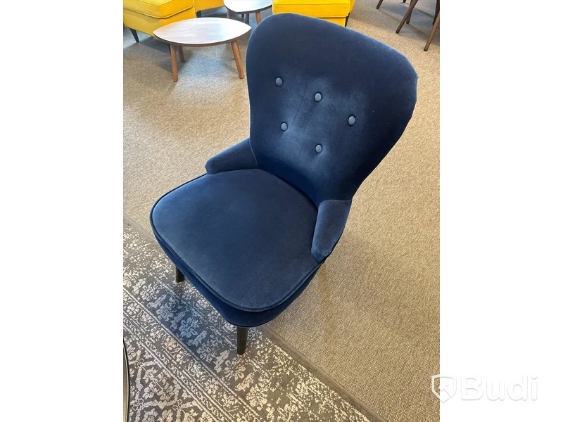 Loungegrupp med 2 st. Soffor, fåtölj, soffbord samt 2 st. Små bord