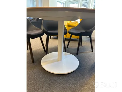 Runt matbord samt 6 st. Stolar