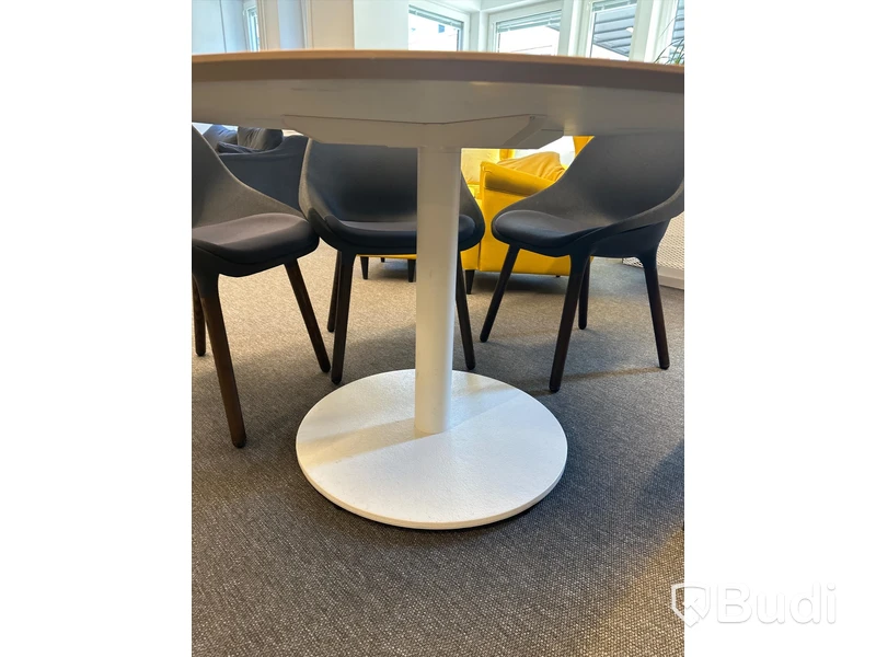 Runt matbord samt 6 st. Stolar