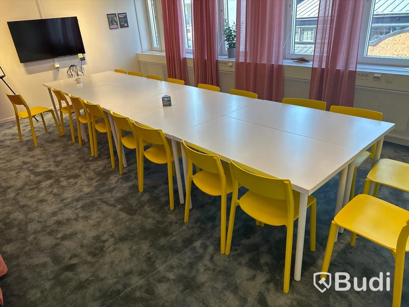8 st. bord samt 18 st. stolar