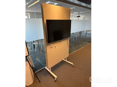 Tv på stativ med hjul - HITACHI