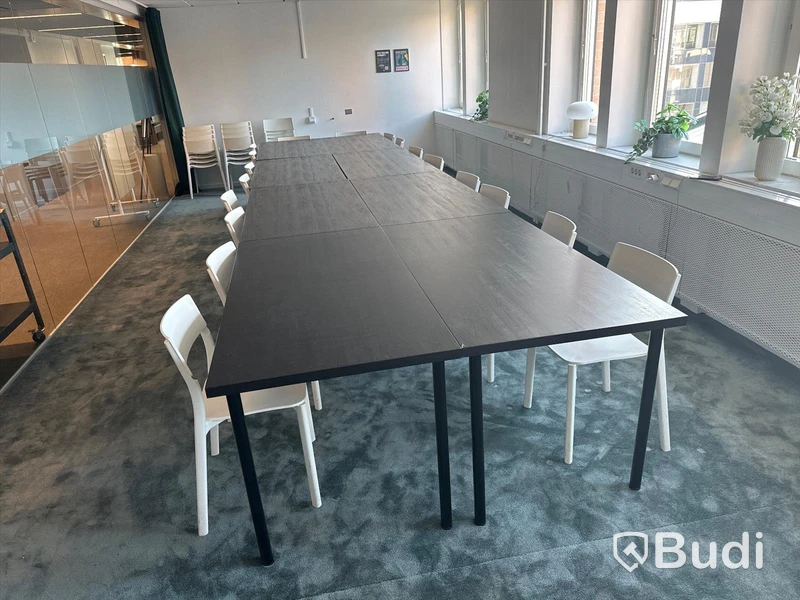 8 st. konferensbord samt 30 st. stolar