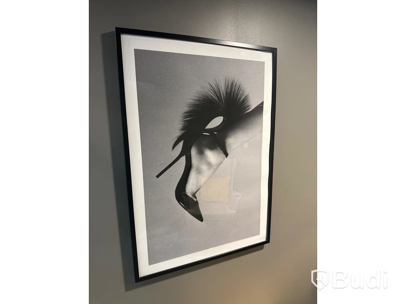 2 st. fåtölj, golvlampa, litet bord samt tavla