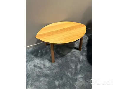 2 st. fåtölj, golvlampa, litet bord samt tavla