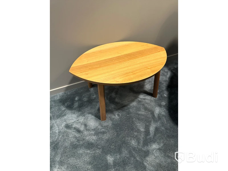 2 st. fåtölj, golvlampa, litet bord samt tavla