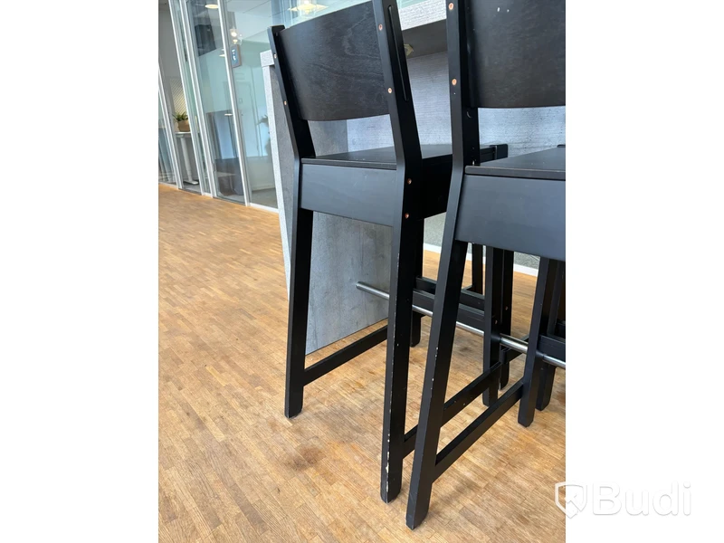 3 st. ståbord och 12 st. stolar