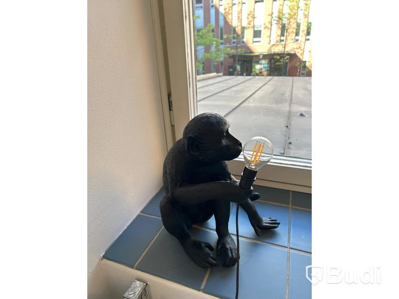 Svart bordslampa