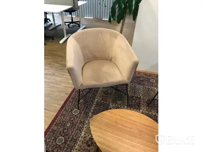 4 st. Stolar, soffbord samt matta