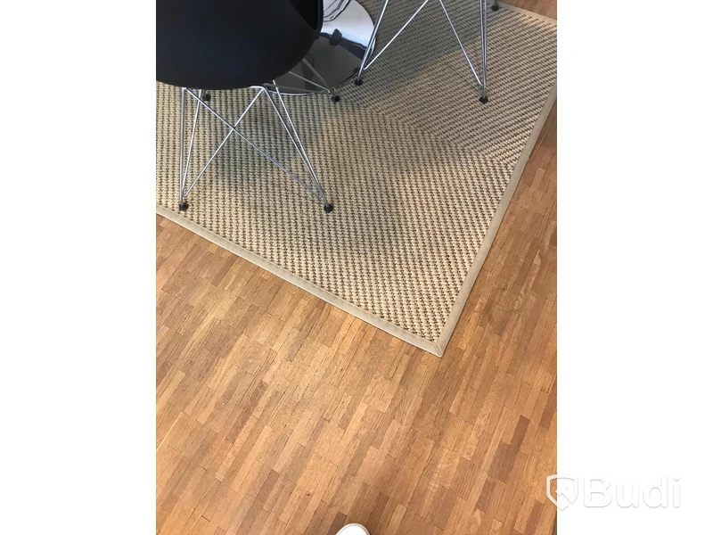 Runt konferensbord, 4 st. stolar samt matta