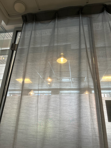 2 st. grå gardinlängder med veckband (2.50 x 1.55)