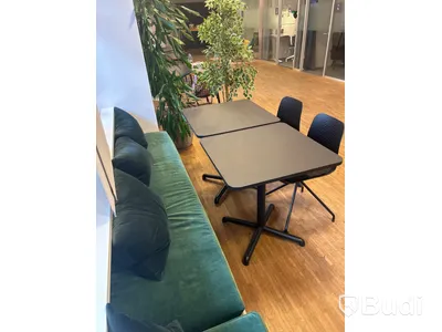 2 st. Cafébord, 2 st. stolar och sittbänk, inkl sittdyna och 3 st. kuddar