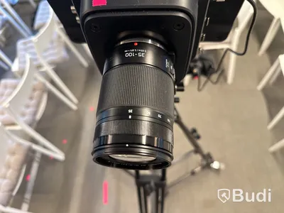 Kamera blackmagic design med stativ Benro samt kameralins Lumix 35-100 mm