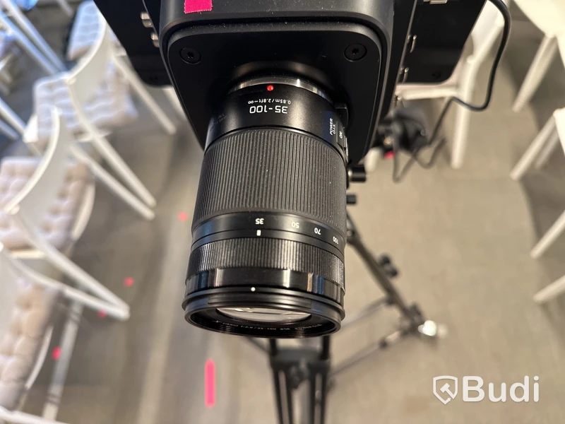 Kamera blackmagic design med stativ Benro samt kameralins Lumix 35-100 mm