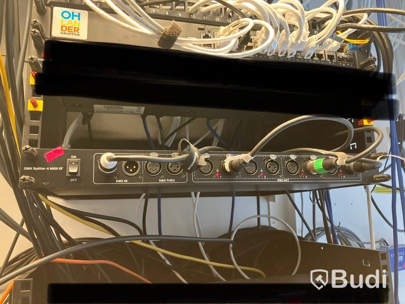 DMX Splitter 4 MK3 19”  märke??