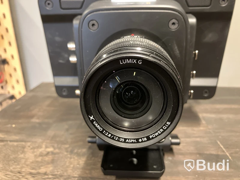 Videokamera och lins, Blackmagicdesign och Lumix G
