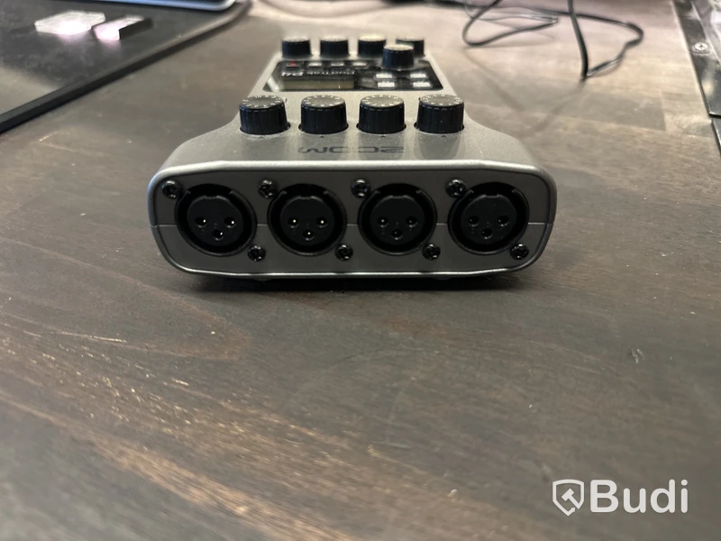 Zoom pod trak P4,