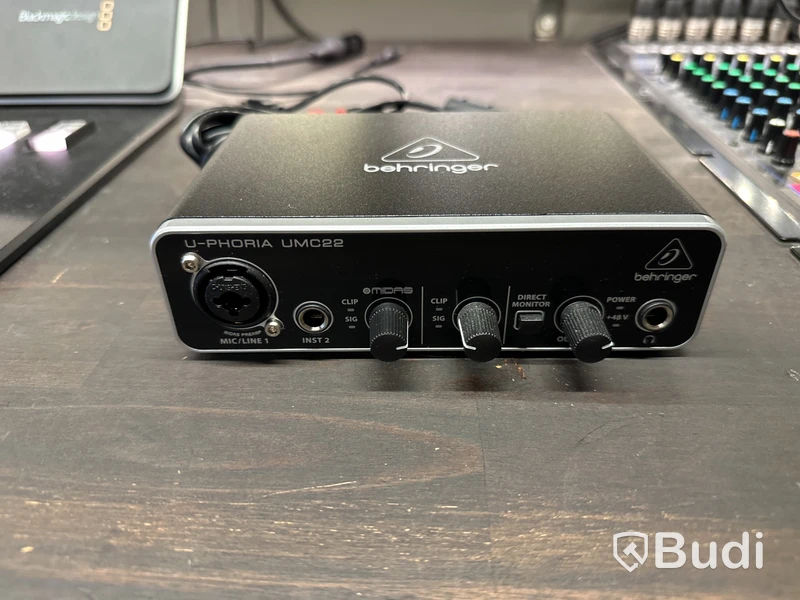 Behringer u-phoria UMC22 med kabel