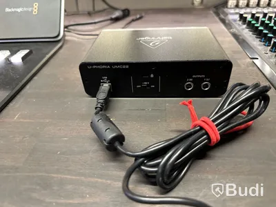 Behringer u-phoria UMC22 med kabel