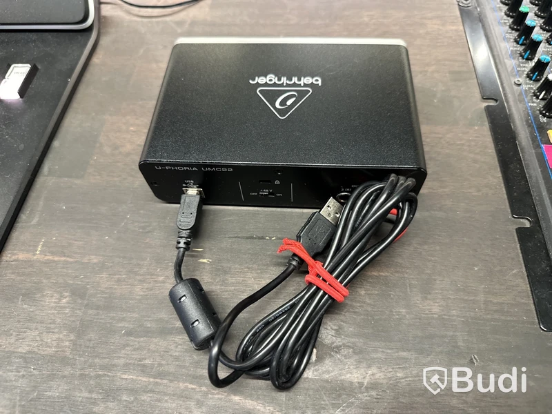Behringer u-phoria UMC22 med kabel
