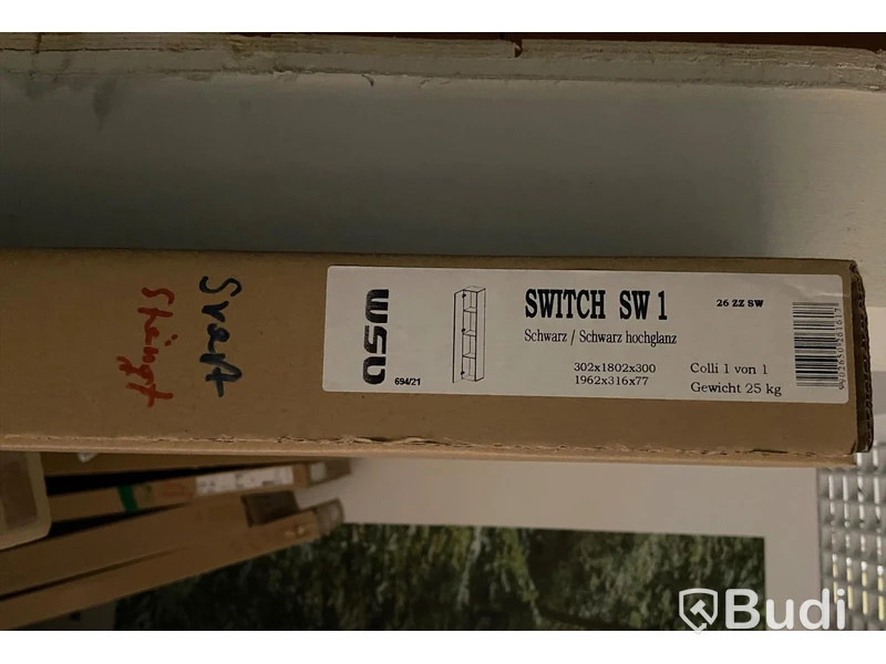 Vitrin Switch 180 svart, 180x30x30 cm Nypris: 1190 kr