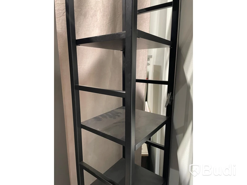 Bokhylla 25x31x176 cm