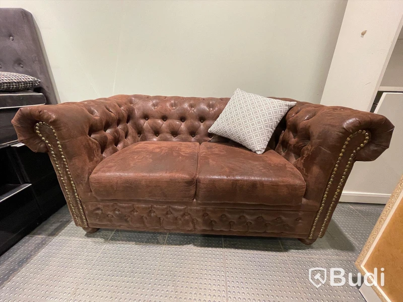 2-sits soffa - Chesterfield YORK 153x85x70 cm Nypris: 9900 kr