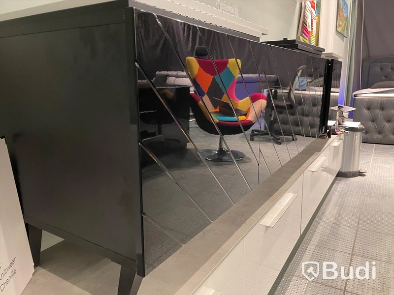 Sideboard 200x42x52 cm samt extradörrar medföljer
