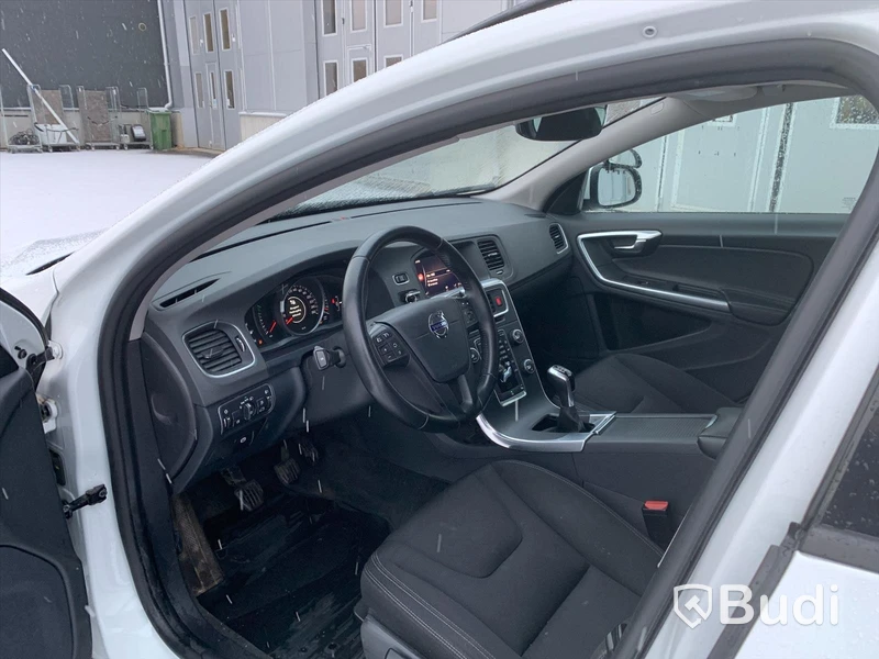 Körskolebil Volvo V60 T3 -2017 | Manuell | 9590mil