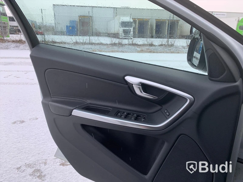 Körskolebil Volvo V60 T3 -2017 | Manuell | 9590mil