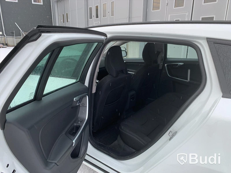 Körskolebil Volvo V60 T3 -2017 | Manuell | 9590mil