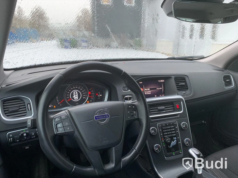 Körskolebil Volvo V60 T3 -2017 | Manuell | 9590mil