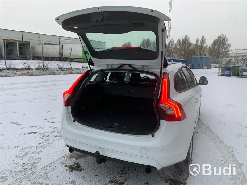 Körskolebil Volvo V60 T3 -2017 | Manuell | 9590mil
