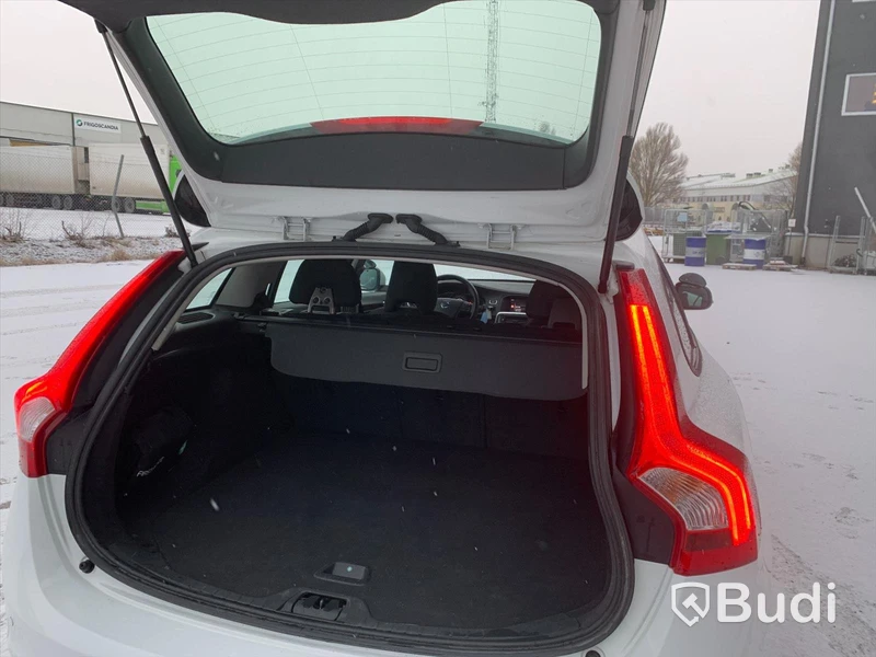Körskolebil Volvo V60 T3 -2017 | Manuell | 9590mil