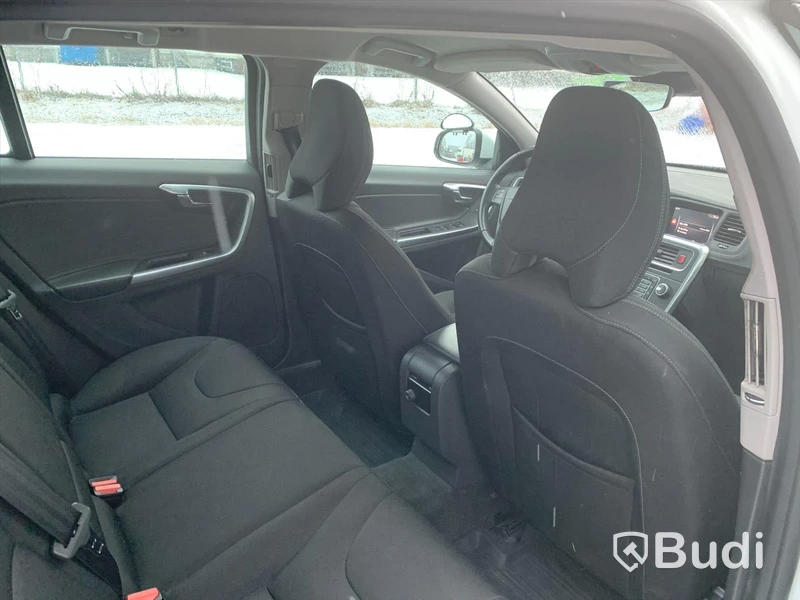 Körskolebil Volvo V60 T3 -2017 | Manuell | 9590mil