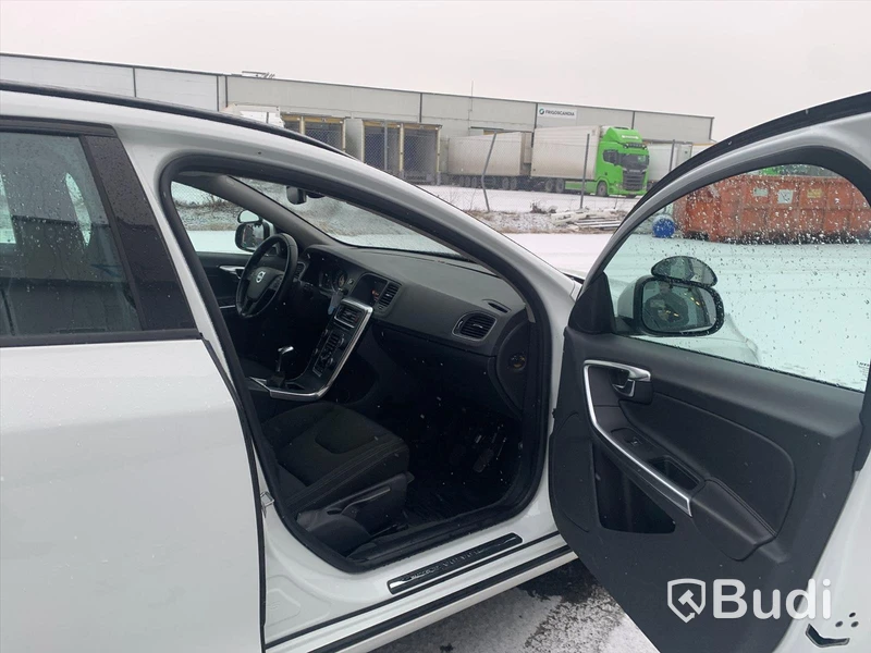 Körskolebil Volvo V60 T3 -2017 | Manuell | 9590mil