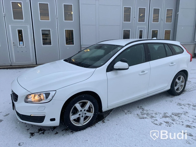 Körskolebil Volvo V60 T3 -2017 | Manuell | 9590mil