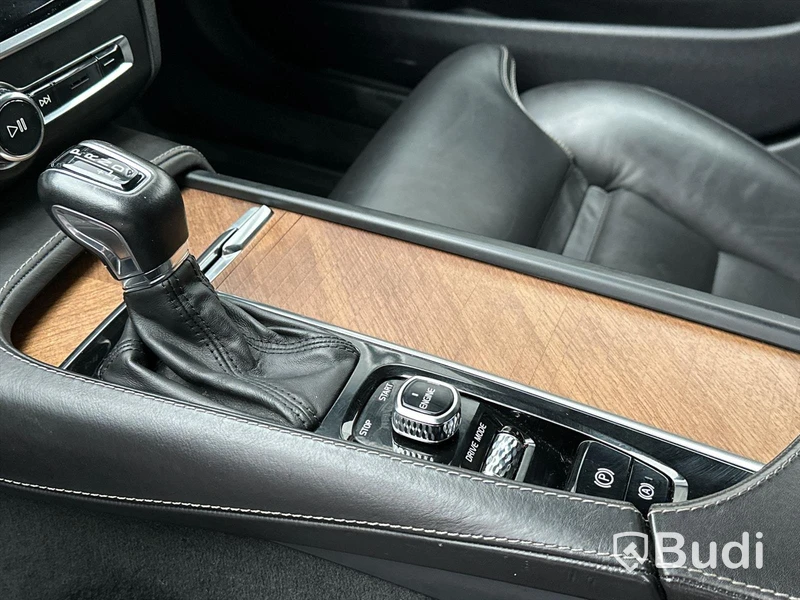 Personbil Volvo V90 D5 AWD Inscription 2017 | Bowers & wilkins  | 21" fälgar | Head-up