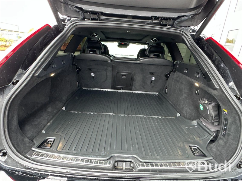Personbil Volvo V90 D5 AWD Inscription 2017 | Bowers & wilkins  | 21" fälgar | Head-up