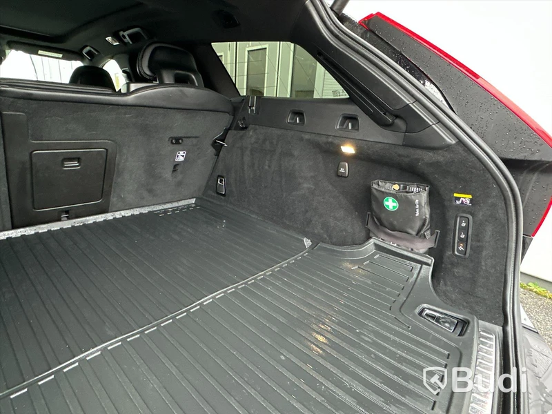 Personbil Volvo V90 D5 AWD Inscription 2017 | Bowers & wilkins  | 21" fälgar | Head-up