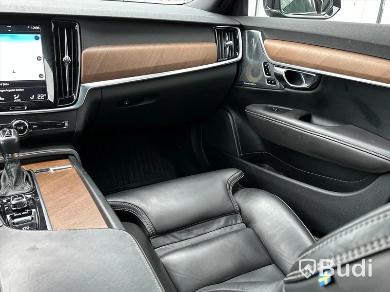 Personbil Volvo V90 D5 AWD Inscription 2017 | Bowers & wilkins  | 21" fälgar | Head-up