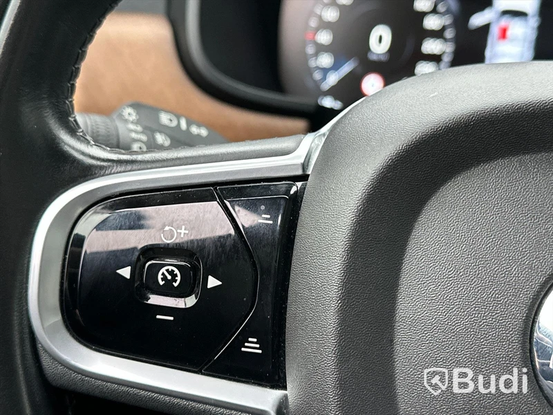 Personbil Volvo V90 D5 AWD Inscription 2017 | Bowers & wilkins  | 21" fälgar | Head-up