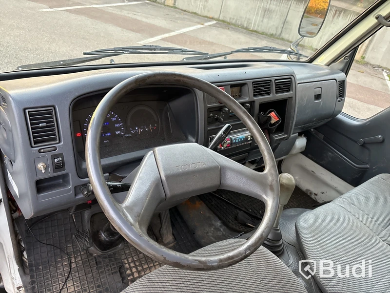 Biltransport Toyota Hiace, lastvikt 1666 kg -1998
