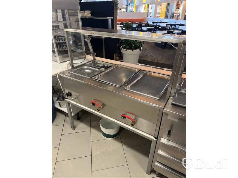 4 st värmeri för buffén exklusive kärl och redskap.